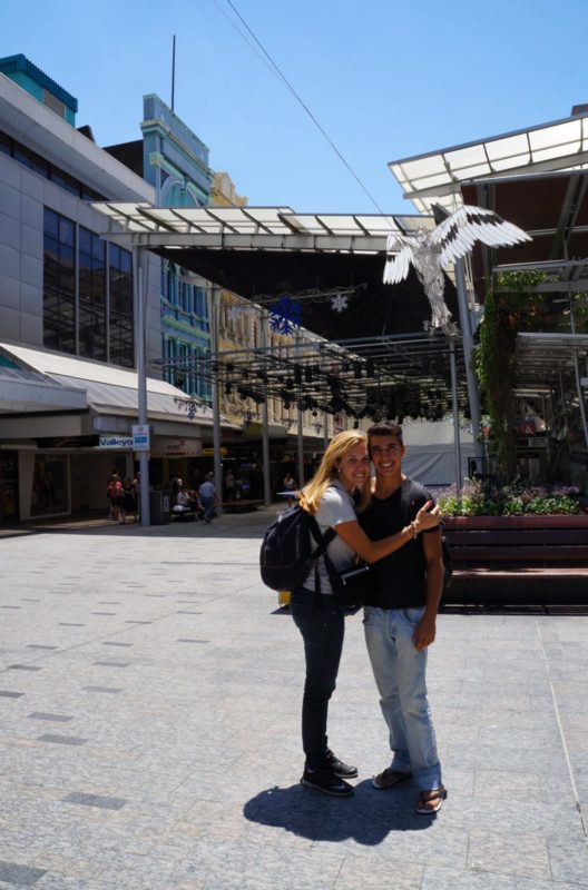 Giulia e Geancarlos passeando por Brisbane