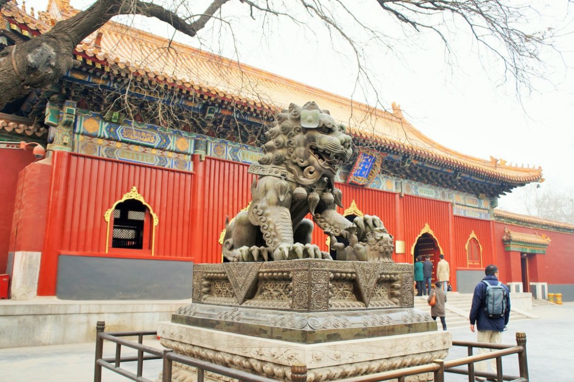 Escultura de um leao no Lama Temple