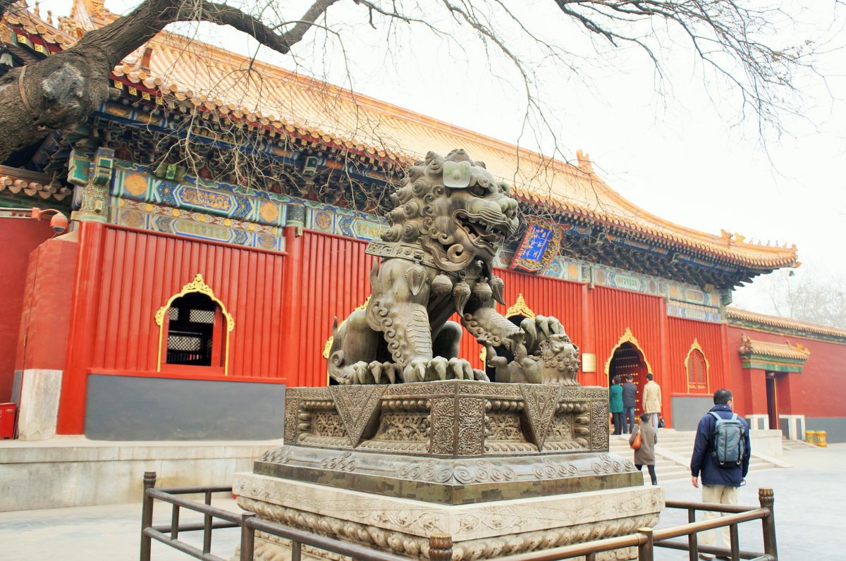 Escultura de um leao no Lama Temple