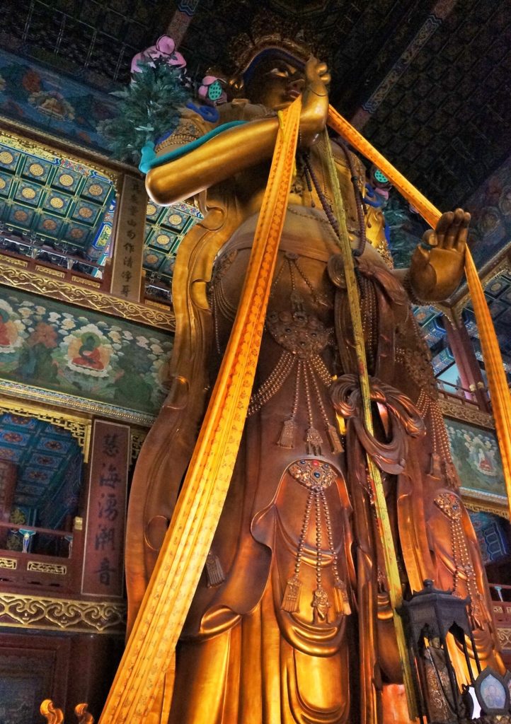 Maior Buda em pé do mundo no Lama Temple