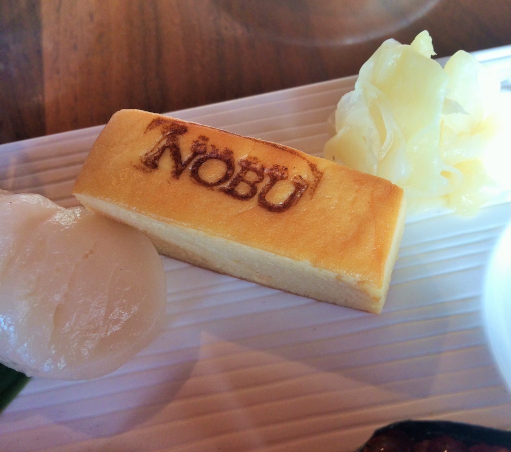 Nobu leva seu nome estampado no Tofu