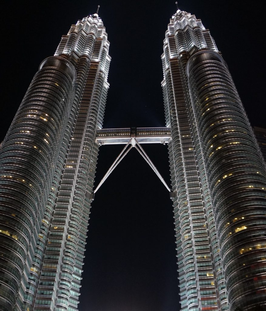 Torres Petronas - lugares imperdíveis para conhecer em Kuala Lumpur
