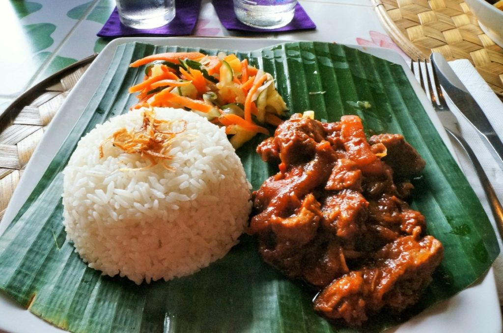 restaurantes imperdíveis em Ubud - arroz e carne