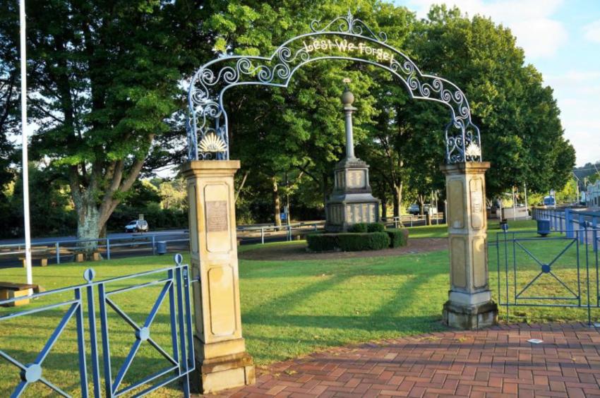 Bowral - monumento para quem serviu na guerra