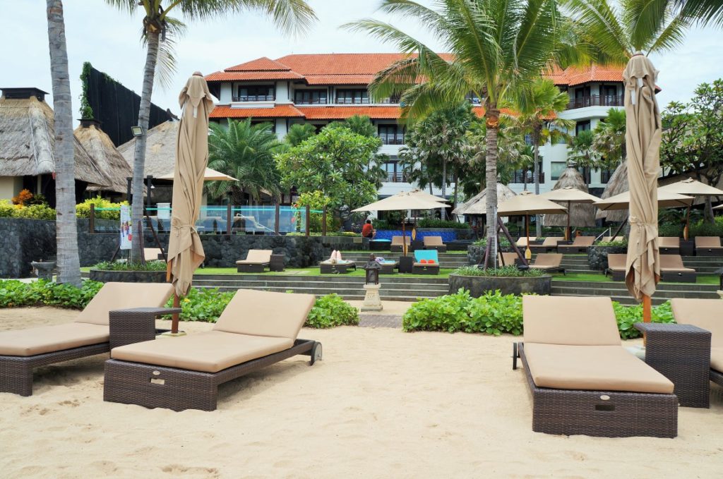 Holiday Inn beach club em Bali - frente do resort