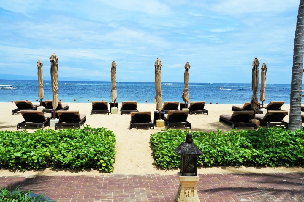 Holiday Inn beach club em Bali - de frente pro mar