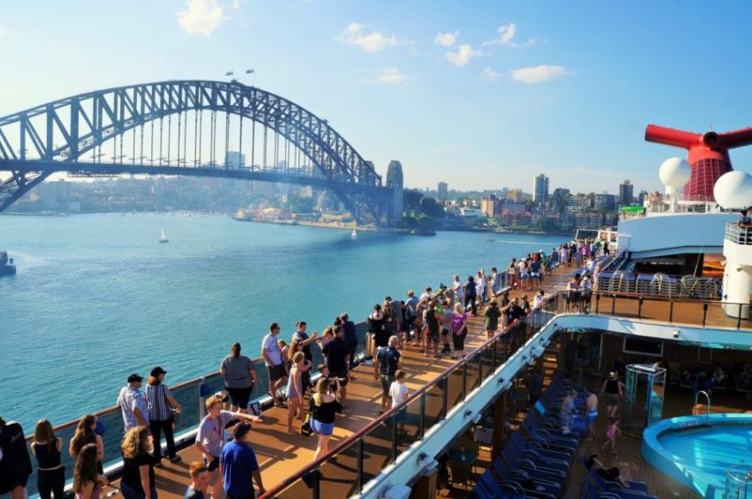 Cruzeiro barato saindo de Sydney - vista do navio