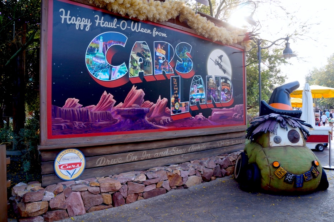 Festa de Halloween na Disney - Cars Land