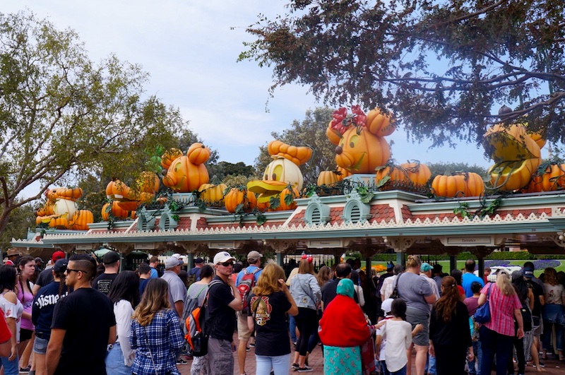 Festa de Halloween na Disney - entrada do parque