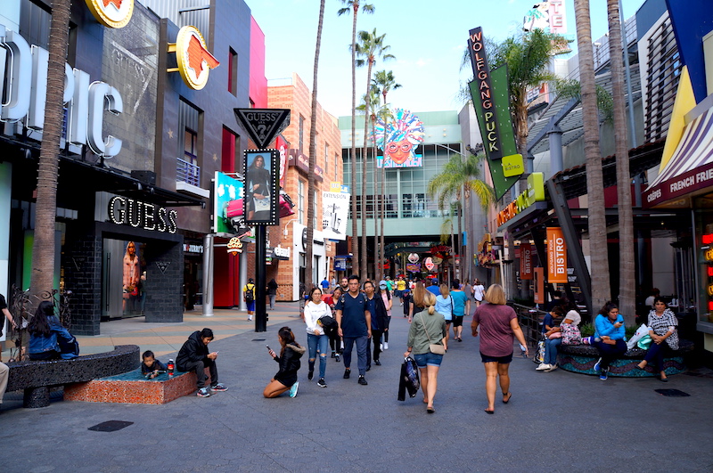 Muitas lojas no Universal CityWalk