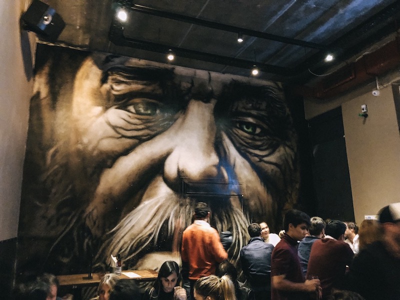 Dentro do Bar Desarmadero em Buenos Aires