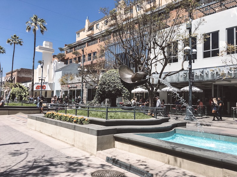 O que fazer em Santa Monica? Visite o Third Street Promenade