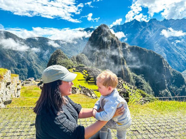 Machu Picchu com criança